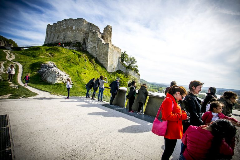 Touristes à Chateau-Gaillard aux Andelys © Sylvain-Bachelot