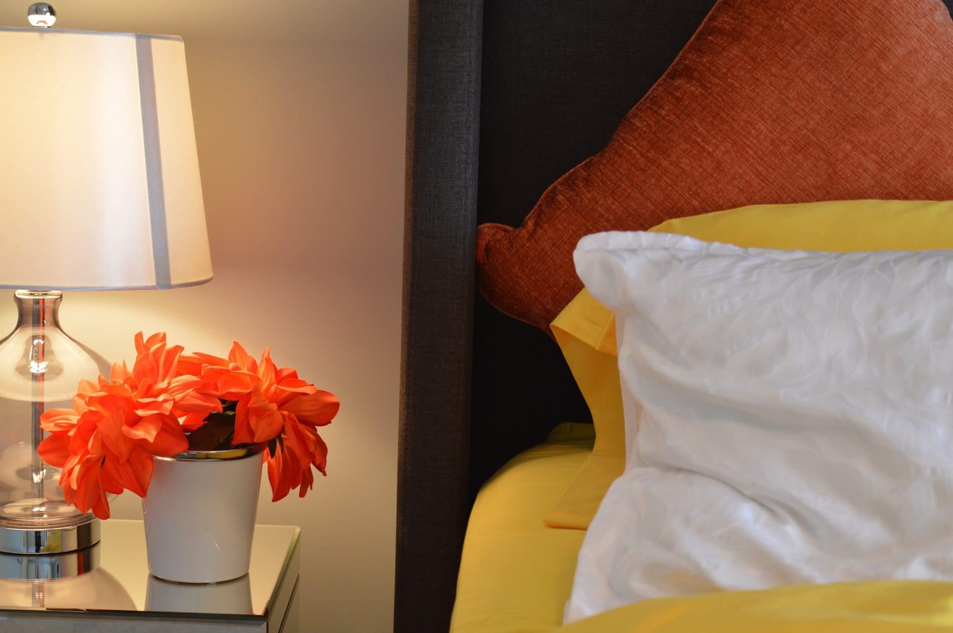 séjourner et hébergements-bed © ErikaWittlieb de Pixabay