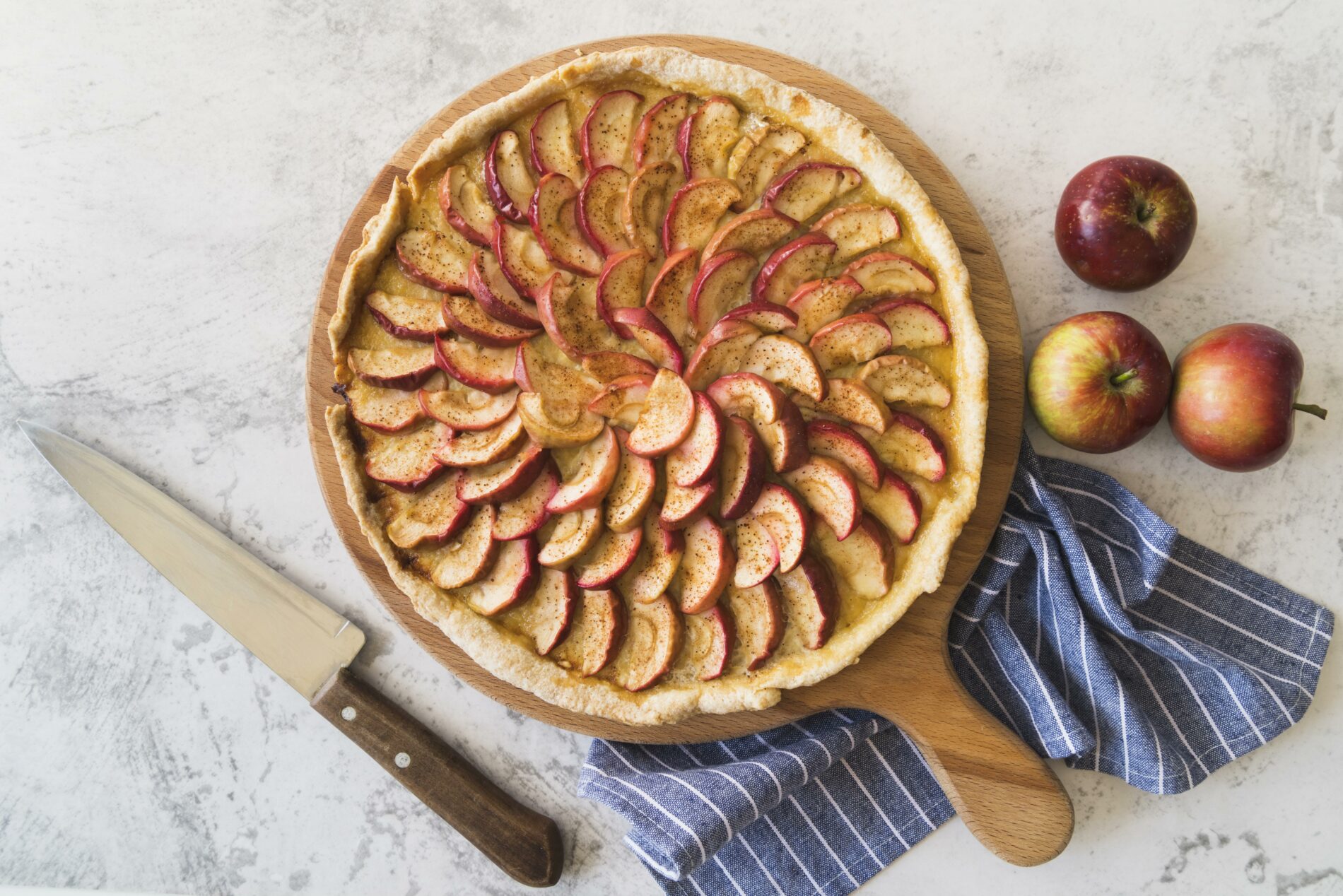 vue-dessus-delicieuse-tarte-aux-pommes